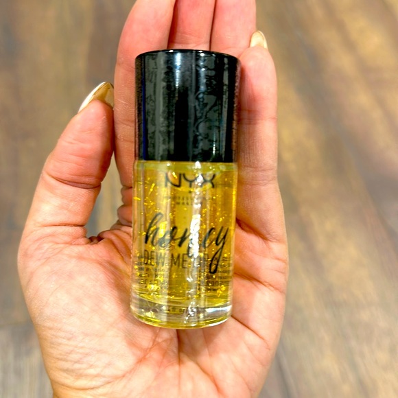 Face primer - Picture 1 of 1